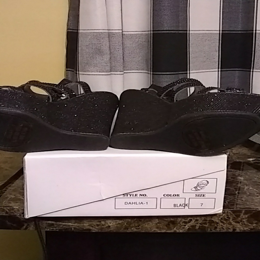 Sandals - Picture 3 of 6